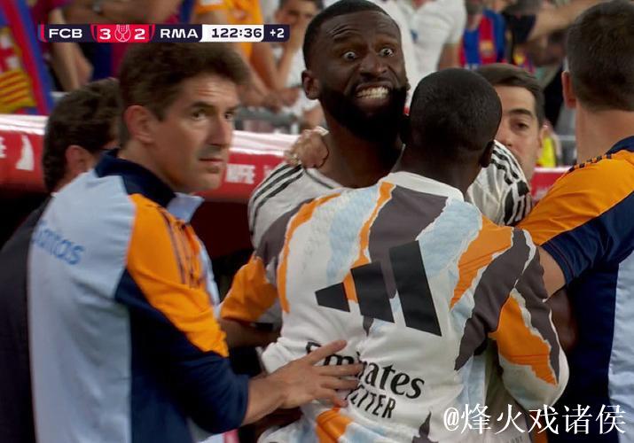 皇马电视台怒批裁判:这不是疏忽,而是刻意偏袒! 皇马电视台怒批裁判:这不是疏忽,而是刻意偏袒!