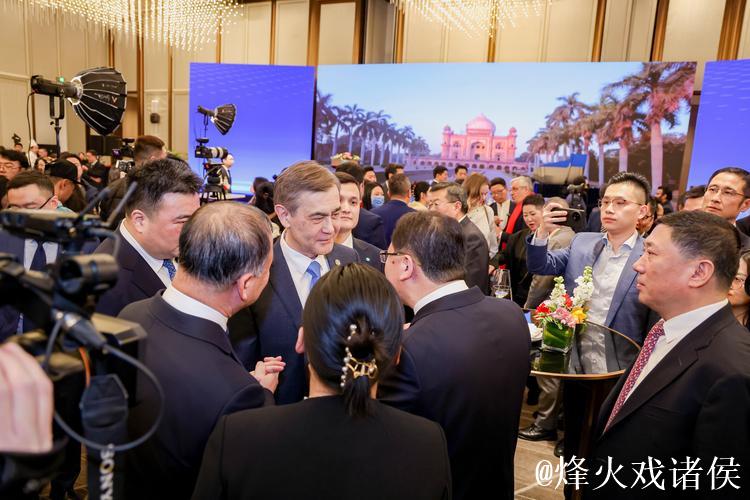 意媒:那不勒斯预计不久将与梅努经纪人展开新一轮直接会谈 意媒:那不勒斯预计不久将与梅努经纪人展开新一轮直接会谈