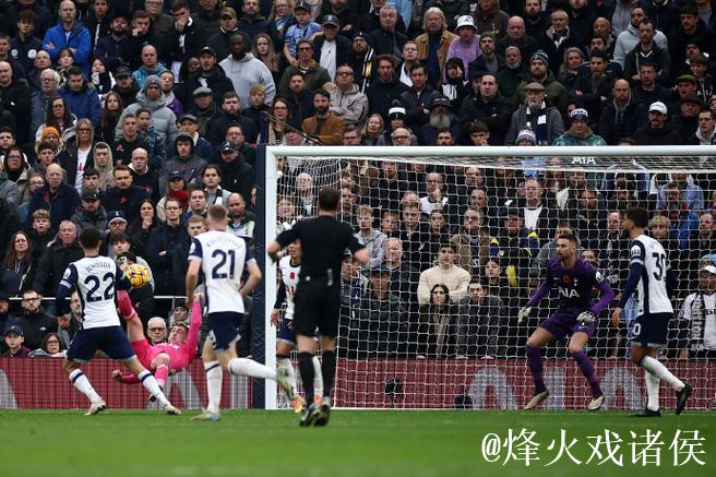 奥多伊在森林对阵热刺的比赛中以两射一传荣膺英超官方全场最佳球员。 奥多伊在森林对阵热刺的比赛中以两射一传荣膺英超官方全场最佳球员。