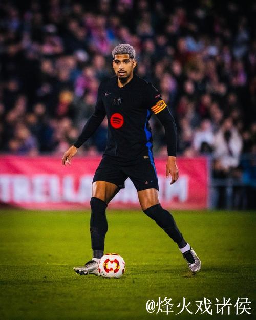 阿劳霍抵达巴萨总部即将续约 新合同2031年到期 阿劳霍抵达巴萨总部即将续约 新合同2031年到期